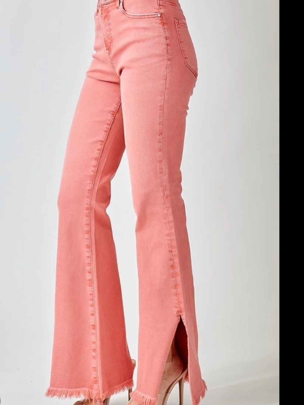 *NWT Risen Bailey Side Slit Flare Jeans in a vibrant coral Size 15/32